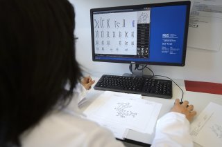 Les Hôpitaux universitaires de Genève et l’Hôpital du Valais co-construisent un logiciel de gestion interne des données des patients "modulable" et "évolutif" (archives / image symbolique). KEYSTONE/MARTIAL TREZZINI
